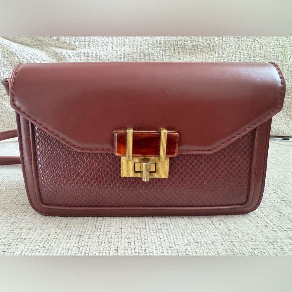 ⭐️Vintage Madison West Burgundy Bag with Gold Accent